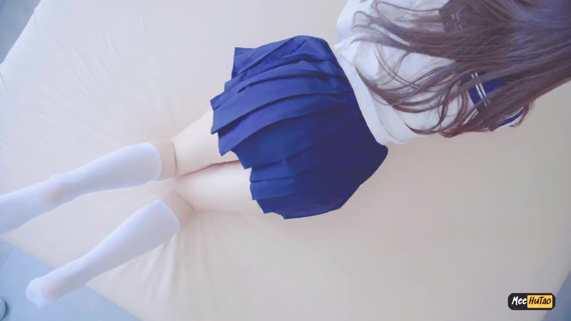 JK制服援交少女，又是被操到叫爸爸的一天，第一视角中出内射