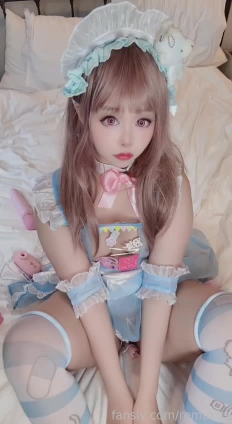 极品 白嫩大奶小萝莉 清纯可爱 甜美诱人 自慰发骚 喜欢看小萝莉自慰